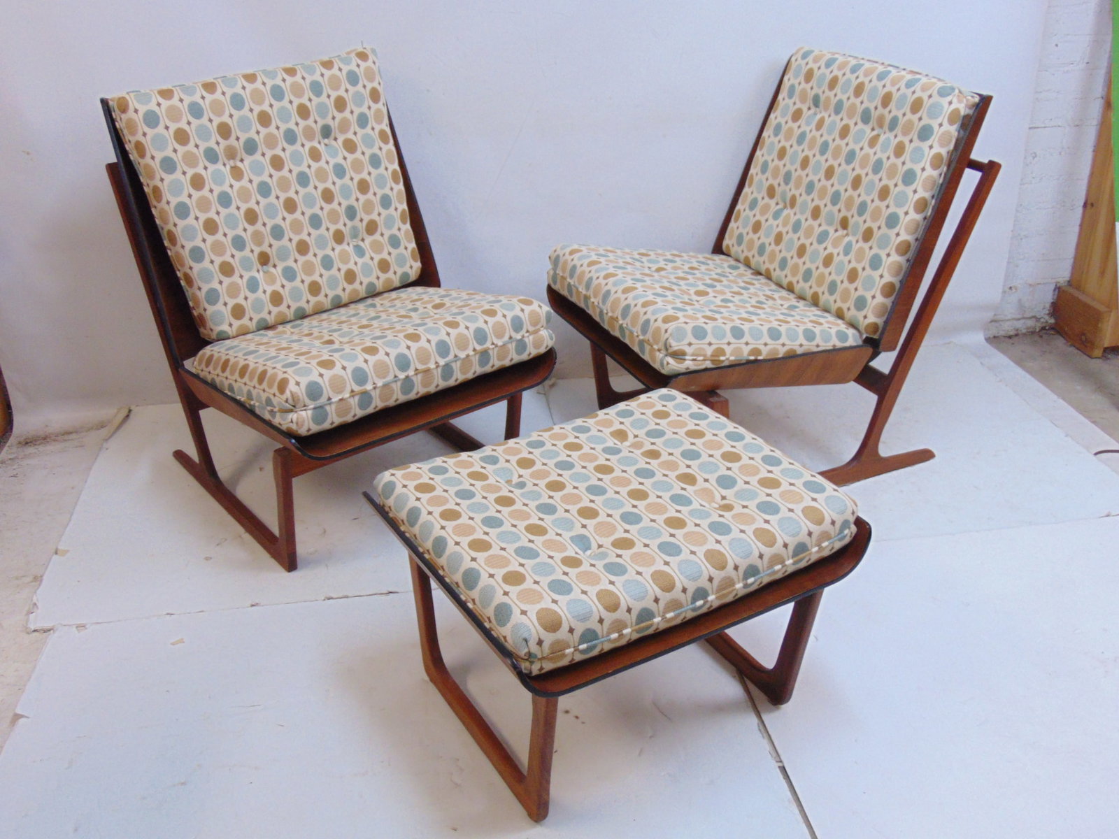 2 Hans Juergens Deco House Sled Chairs & ottoman, Mid Century molded plywood chairs & ottoman,: 2 Hans Juergens Deco House Sled Chairs & ottoman, Mid Century molded plywood chairs & ottoman, chairs are 26" wide, 30" deep, height is 33.75"
