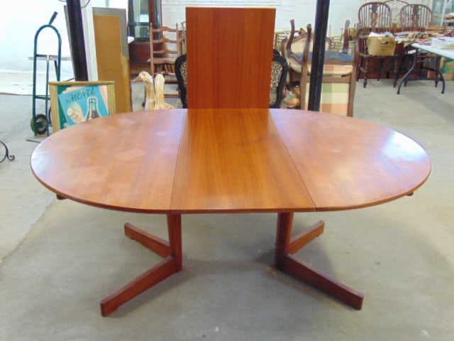 Round Mid Century table with two leaves, diameter table is 51", leaves are 19.75" wide, pedestal (1 of 5)