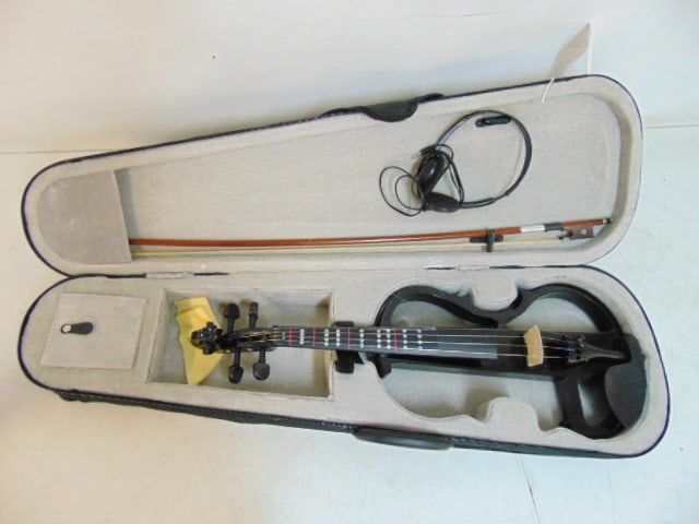 Vangoa Electric violin 4/4 in original case with headphones, bow, extra string, in original soft (1 of 7)