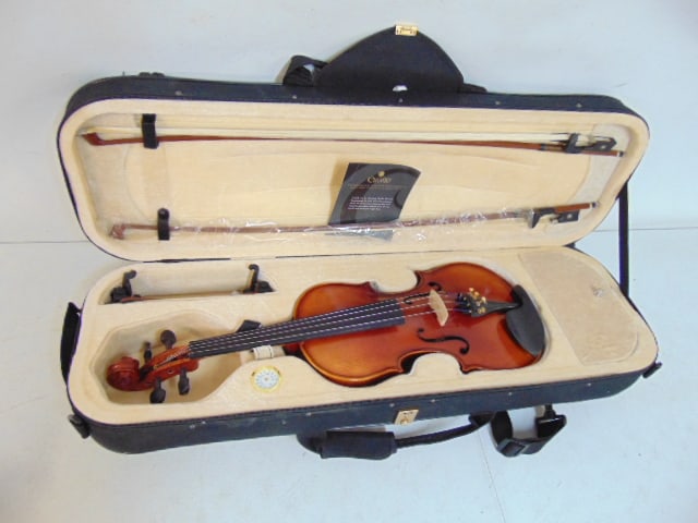 Cecilio violin in case, with two bows & accessories, in excellent like new condition, one bow still (1 of 11)