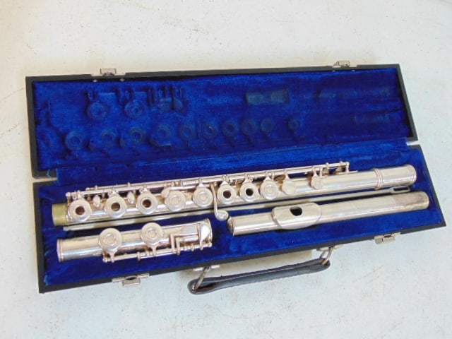 Gemeinhardt silver plated concert flute in case, Elkhart Ind, serial 313283, case is 16" by 4" (1 of 6)