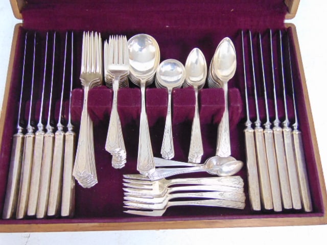 Set sterling silver flatware, "Alvin", 83 troy plus 12 knives, in case (1 of 4)