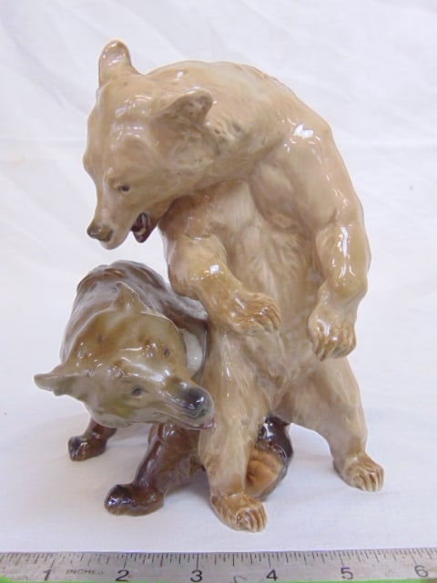 Meissen porcelain bear figurine, two bears playing, 6.75" tall, good condition (1 of 5)