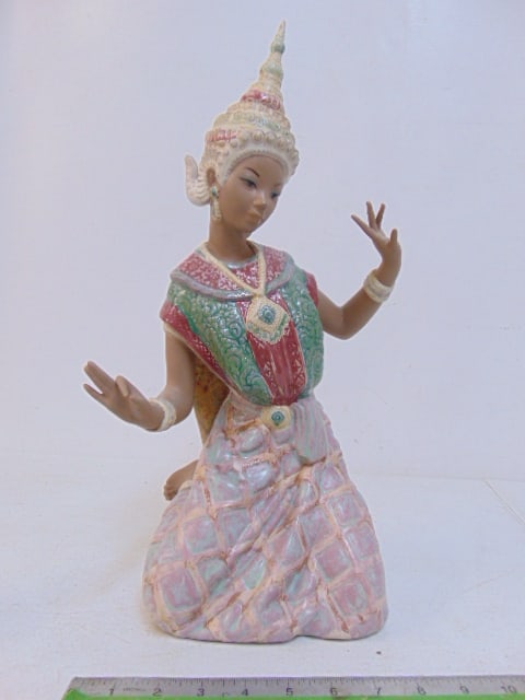 Lladro figure, "Thai Dancer", in good condition, height is 17.25" (1 of 4)