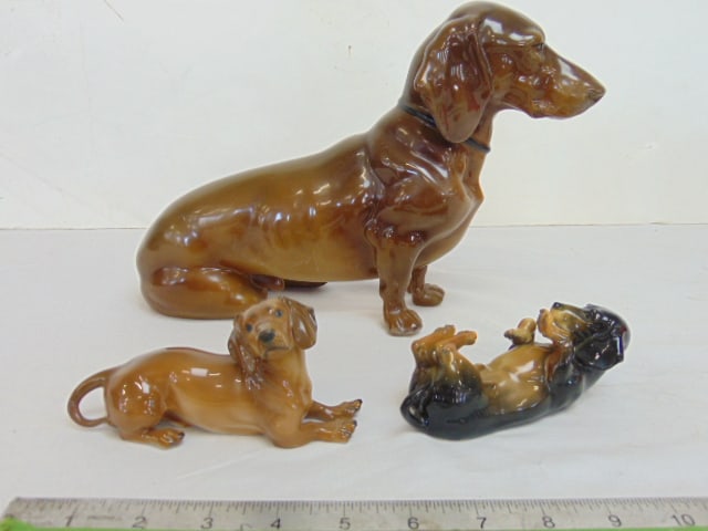 3 porcelain dachshunds, dog figurines, small Rosenthal, 5.25" long, small Karl Ens, 5" long & large: 3 porcelain dachshunds, dog figurines, small Rosenthal, 5.25" long, small Karl Ens, 5" long & large figure marked Fraureuth, 12.25" long, height is 7.25", good condition