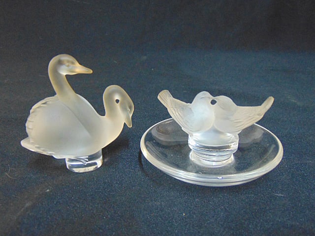 2 pieces of Lalique art glass, double swan & 2 lovebirds on dish, both in good condition, dish is (1 of 7)