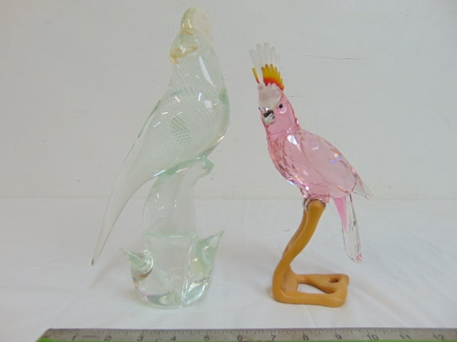 2 art glass, crystal parrots, pink Swarovski quality parrot on wood base & Murano glass parrot by S.: 2 art glass, crystal parrots, pink Swarovski quality parrot on wood base & Murano glass parrot by S. Frattin, 9.5" & 11.5" tall, both in good condition