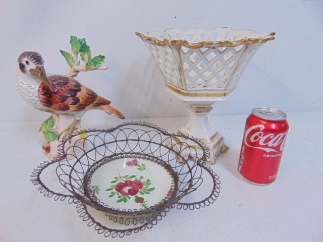3 piece lot, wire framed porcelain bowl, ceramic bird marked "Chelsea House, Italy" & reticulated: 3 piece lot, wire framed porcelain bowl, ceramic bird marked "Chelsea House, Italy" & reticulated bowl on base, in white with gilt detail, height is 9 3/8"