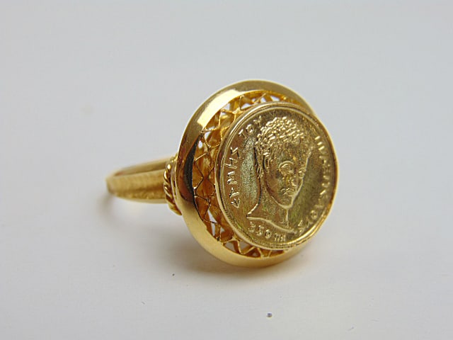 Jewelry. 18kt yellow gold coin ring, 6.30 grams, size 7, hallmark B.50, 18k, good condition, Roman: Jewelry. 18kt yellow gold coin ring, 6.30 grams, size 7, hallmark B.50, 18k, good condition, Roman coin style medallion appears to be a replica.