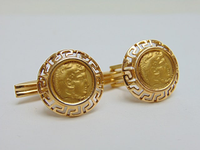 Jewelry. 18kt pair of gold cufflinks, 8.35 grams, hallmark 18k, Greek key gold bezel, good condition (1 of 4)