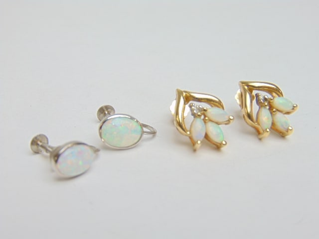 Jewelry. 2 pairs of earrings Platinum & 14kt, pair of screw back opal platinum earrings, 2.60 grams,: Jewelry. 2 pairs of earrings Platinum & 14kt, pair of screw back opal platinum earrings, 2.60 grams, hallmark 900, & pair of tested 14k yellow gold post opal & small diamond chip earrings, 4 grams.