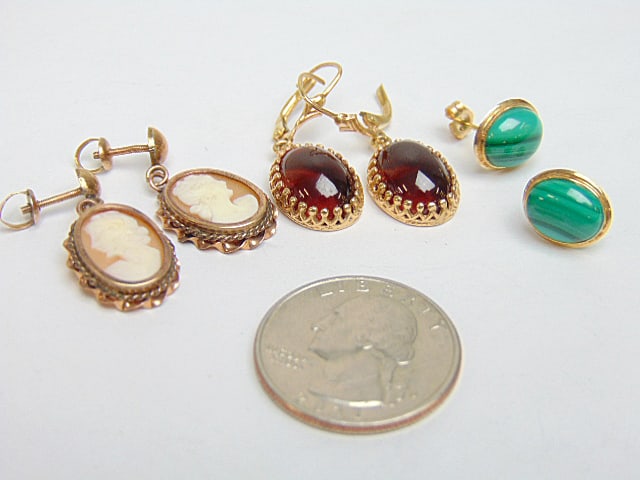 Jewelry. 3 pairs of gold earring, 14kt malachite studs, 1.80 grams, hallmarked; 14kt cabochon stone: Jewelry. 3 pairs of gold earring, 14kt malachite studs, 1.80 grams, hallmarked; 14kt cabochon stone earrings, 5.40 grams, hallmarked; & tested 14k cameo screw back earrings, 3.90 grams