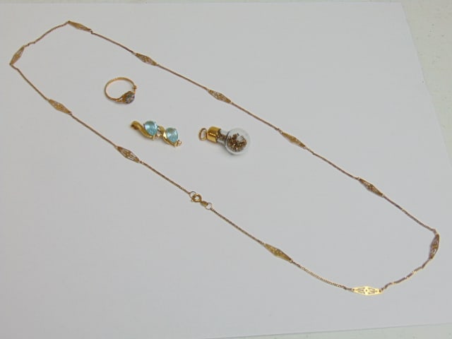 Collection of 18kt jewelry to include 18kt gold necklace 4.60 grams & 18kt double gemstone pendant (1 of 5)