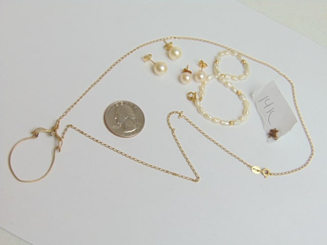 Collection of misc. 14k gold jewelry, pearl bracelet w/ 14k, 2.45 grams; hallmark 14k necklace w/: Collection of misc. 14k gold jewelry, pearl bracelet w/ 14k, 2.45 grams; hallmark 14k necklace w/ small diamond, 3.60 grams; tiny pin w/ diamond, .30 grams; 2 pairs of pearls studs both 14k, 3.80 both