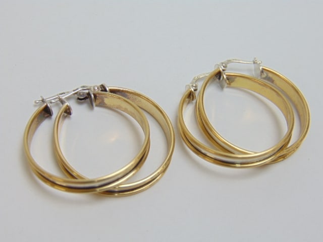 Jewelry. 2 pairs of 18kt & sterling, 925 hoops, 11.45 grams total, both pairs hallmark 18k & 925,: Jewelry. 2 pairs of 18kt & sterling, 925 hoops, 11.45 grams total, both pairs hallmark 18k & 925, good condition