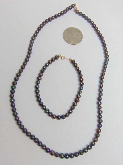 Jewelry. Tahitian pearl necklace & bracelet w/ 14k yellow gold clasp on both, good condition: Jewelry. Tahitian pearl necklace & bracelet w/ 14k yellow gold clasp on both, good condition