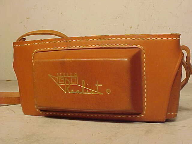 Stereo realist camera, with leather case: Stereo realist camera, with leather case, please note that we are not experts when it comes to cameras, these cameras & accessories came from a longtime collector in New Jersey and have been in storag