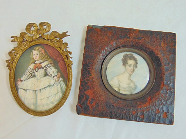 2 small miniature portraits, Etienne Jeaurat portrait of "Infantin M. Theresia", (signed E. Jeaurat) (1 of 8)