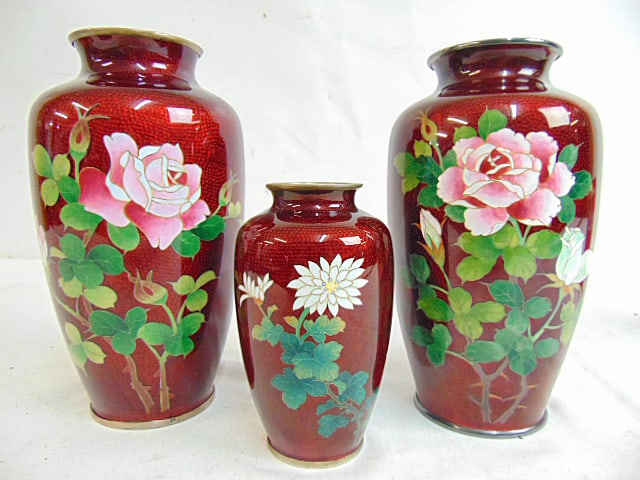 3 Cloisonne floral decorated vases in red, Japan, Sato cloisonne, two larger ones are 7 1/8" &: 3 Cloisonne floral decorated vases in red, Japan, Sato cloisonne, two larger ones are 7 1/8" & 7.25", smaller vase is 4.75", in good condition