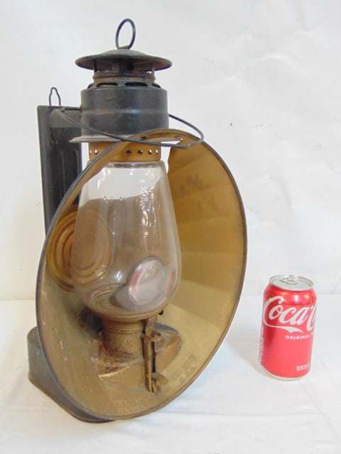 Vintage Dietz No 30 Beacon light, kerosine lantern, original condition. height is 16", 11.75" wide. (1 of 5)