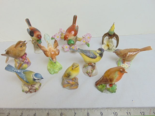 Lot 10 small porcelain bird figurines, mostly Royal Worcester, with additions by Herend, (1 of 10)
