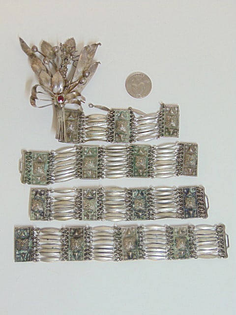 Jewelry. Vintage Sterling Silver Hobe pin attached to sterling Mexican bracelet, series of 4 pieces,: Jewelry. Vintage Sterling Silver Hobe pin attached to sterling Mexican bracelet, series of 4 pieces, 5.55 troy oz total weight, 4 links as is