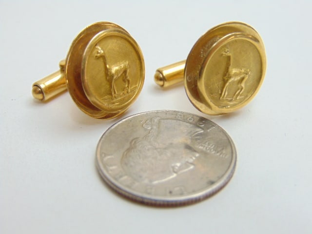 Jewelry. 18kt GOLD cufflinks, 9.70 grams, depicting a Alpaca, hallmark 18k reg.ind, 0892 (1 of 5)
