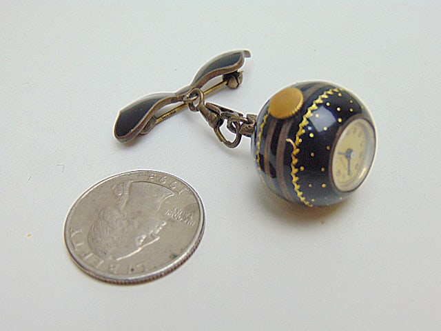 Jewelry. Vintage NADINE Swiss watch pin/brooch, black enamel w/ "gold" decoration (1 of 4)