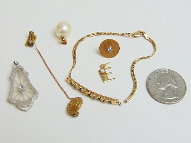Jewelry. GOLD lot 14k including white gold filigree pendant w/ cameo glass & diamond chip 2.50 grams (1 of 3)