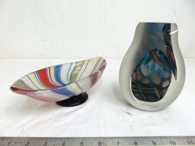 2 pieces art glass, rainbow swirl pedestal bowl on black glass pedestal base & Steven Main art glass (1 of 8)