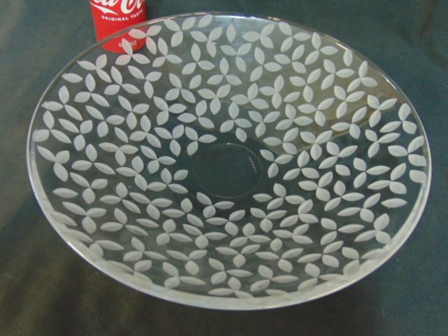 Large Tiffany crystal centerpiece bowl in Clover pattern, with original box, bowl is 14" in diameter: Large Tiffany crystal centerpiece bowl in Clover pattern, with original box, bowl is 14" in diameter