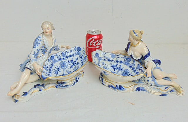 Pair figural Meissen porcelain sweetmeat dishes in blue & white "blue Onion" pattern with gilt (1 of 13)