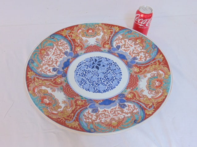 Large Imari charger, blue decorative center with red, gilt detail on border, diameter is 18.5": Large Imari charger, blue decorative center with red, gilt detail on border, diameter is 18.5"