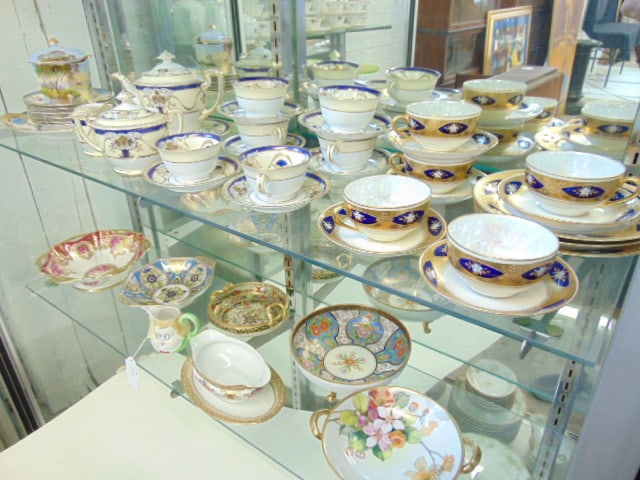 Large lot of Noritake porcelain, includes tea set, cups & saucers, various decorative bowls, gravy (1 of 9)