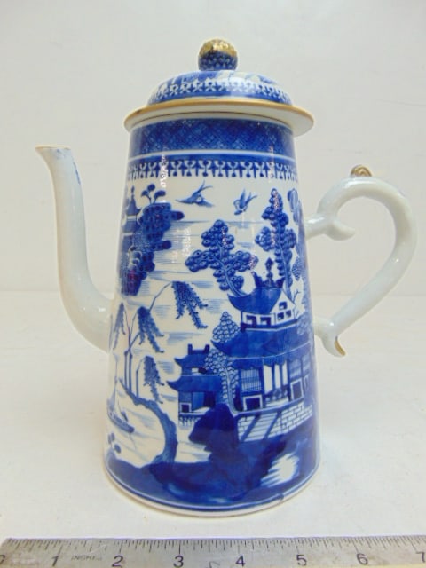 Chinese export teapot, blue & white Canton pattern, height is 9.5", in good condition (1 of 4)