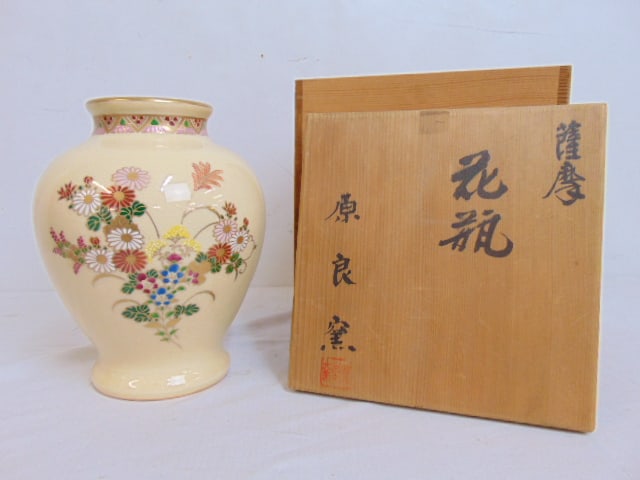 Japanese porcelain vase in original wood box, floral decorated, box is 7.75" by 7.75", height is 9: Japanese porcelain vase in original wood box, floral decorated, box is 7.75" by 7.75", height is 9 5/8"