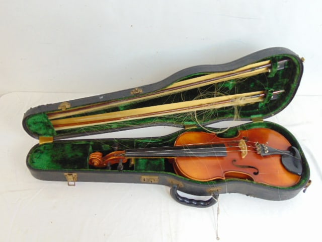 Karl Hofner violin in case, 1969, with two bows, bows are unsigned, violin has crack, hairline (1 of 6)