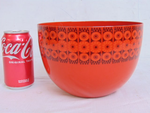 Vintage Finel, Finland red enameled bowl with geometric floral motif by Raija Uosikkinen, bowl is: Vintage Finel, Finland red enameled bowl with geometric floral motif by Raija Uosikkinen, bowl is 8.25" in diameter, height is 5.5"