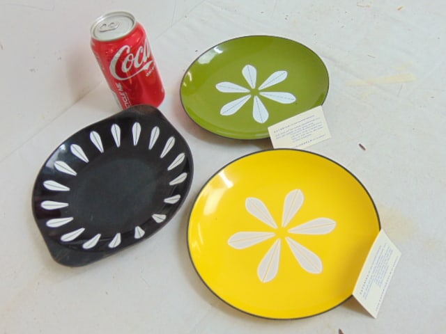 3 Cathrineholm, Norwegian enameled dishes, in black, 8 5/8" wide, green, 7.5" & in yellow, 7.5", (1 of 7)