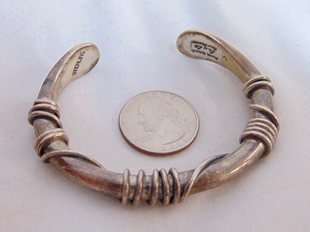 Jewelry. Vintage Orville Tsinnie Navajo sterling silver New Mexico cuff bracelet, 2 troy oz, cuff: Jewelry. Vintage Orville Tsinnie Navajo sterling silver New Mexico cuff bracelet, 2 troy oz, cuff opening 1"