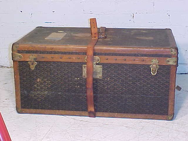 Vintage Goyard trunk: Vintage Goyard trunk, fair cond. 29.75" by 17.5" by 14", latch missing