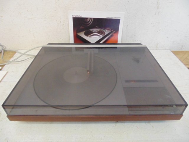 B&O, "Beogram4004" turn table: B&O, "Beogram4004" turn table Condition: Item has been plugged in and turntable turns, however needle arm seems to stick