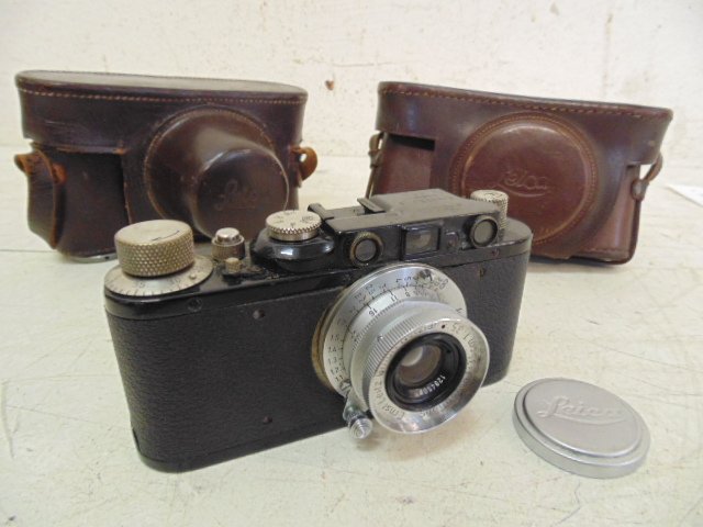 Leica 2 camera, circa 1935, # 17396,plus extra leather : Leica 2 camera, circa 1935, # 17396, plus extra leather case Condition:fair