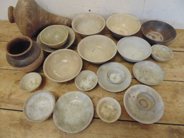 Lot archaic pieces of Chinese earthenware: Lot archaic pieces of Chinese earthenware. This lot came from the collection of the National Arts Club, located at Gramercy Park in Manhattan. Please note that participation in this Auction held at Hu