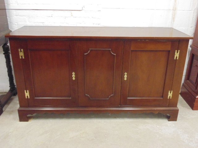 Mahogany sideboard, Williamsburg adaptation for: Mahogany veneer sideboard , Williamsburg adaptation for Kittinger, 36" high, 66" long & 20.75" deep, good condition, one shelf clip missing