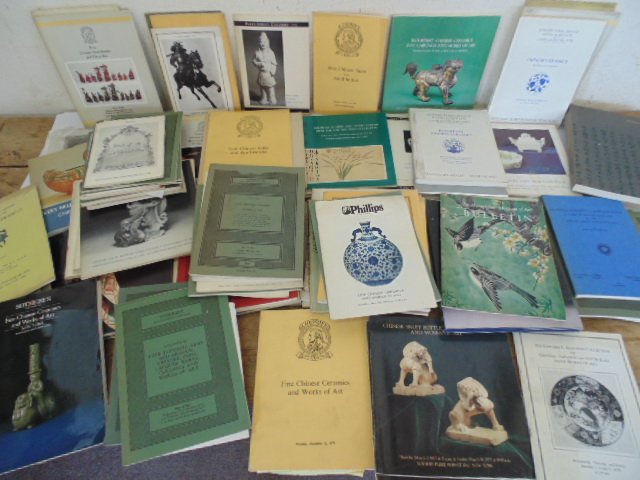 lot Chinese catalogues, Sotheby's, Christies etc.: lot Chinese catalogs, Sotheby's, Christies etc., mostly from the 1970's pertaining to Chinese & Japanese art, Netsukes, Jade, snuff bottles, bronzes, paintings and more.