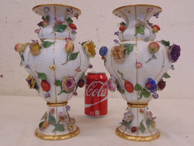 Pair porcelain Meissen urns (1 of 8)