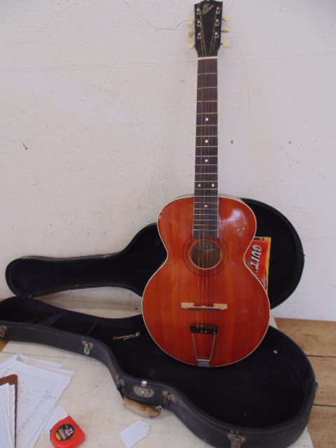 Gibson guitar in case, Style L-1, number 34821 (1 of 9)