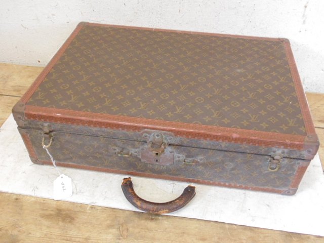 Louis Vuitton hard case suitcase, one handle broken (1 of 7)