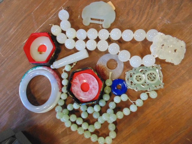 Lot 1970's Chinese jade carvings, beads etc. (1 of 6)